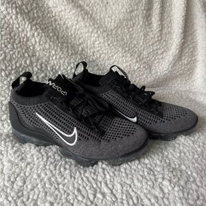 Nike big kids Black and Gray Air vapor max Sneakers